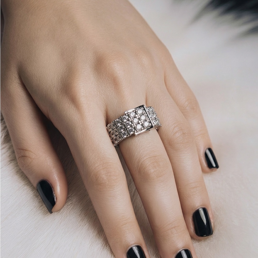 Unique Belt Design Bezel Set CZ Ring
Size 7 NEW